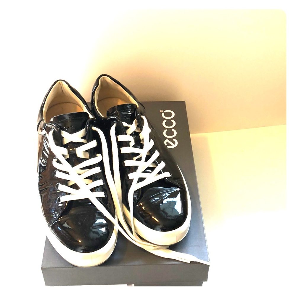 Black Ecco patent sneakers